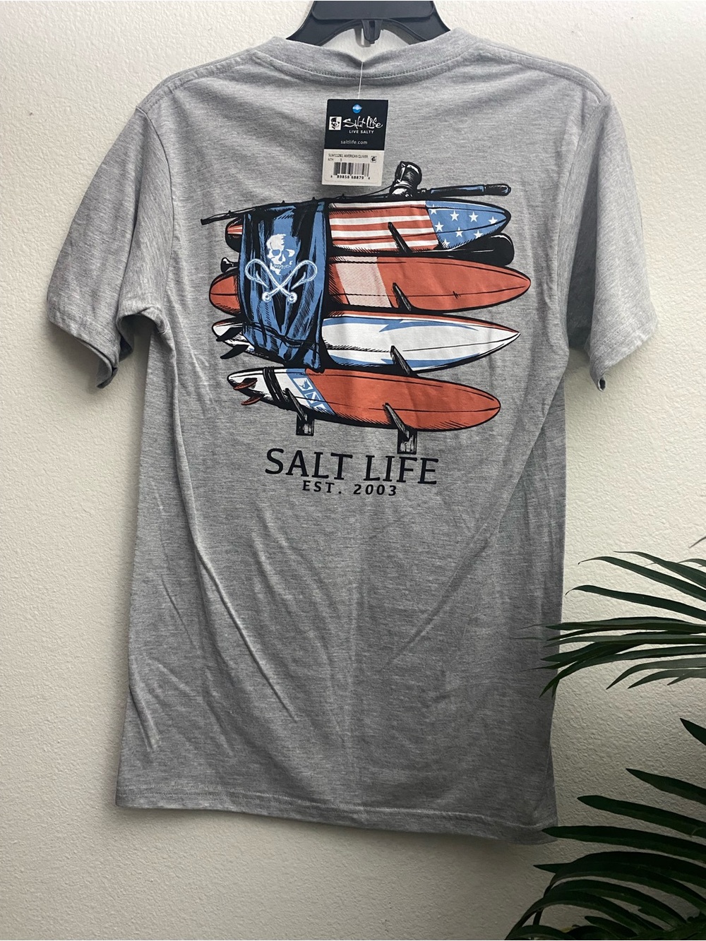 Salt Life Men’s Heather Gray Tee with Patriotic Surfboard Graphic